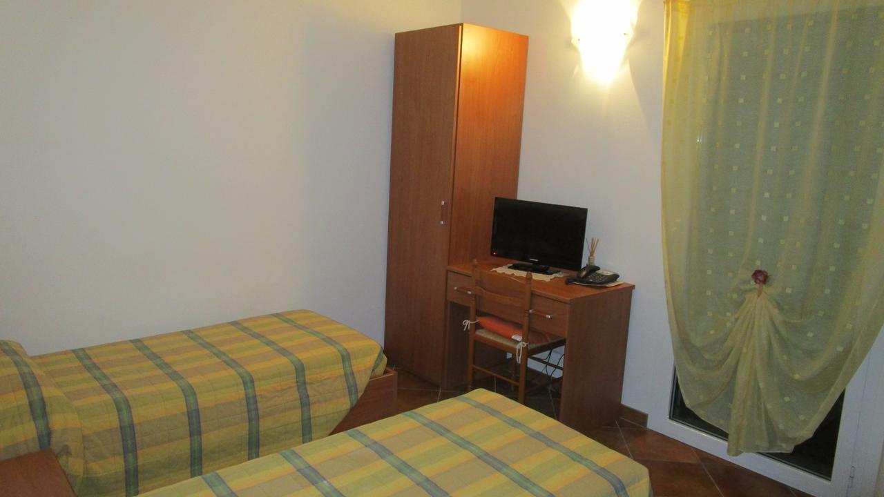 Al Castello Hotel Artegna Ruang foto
